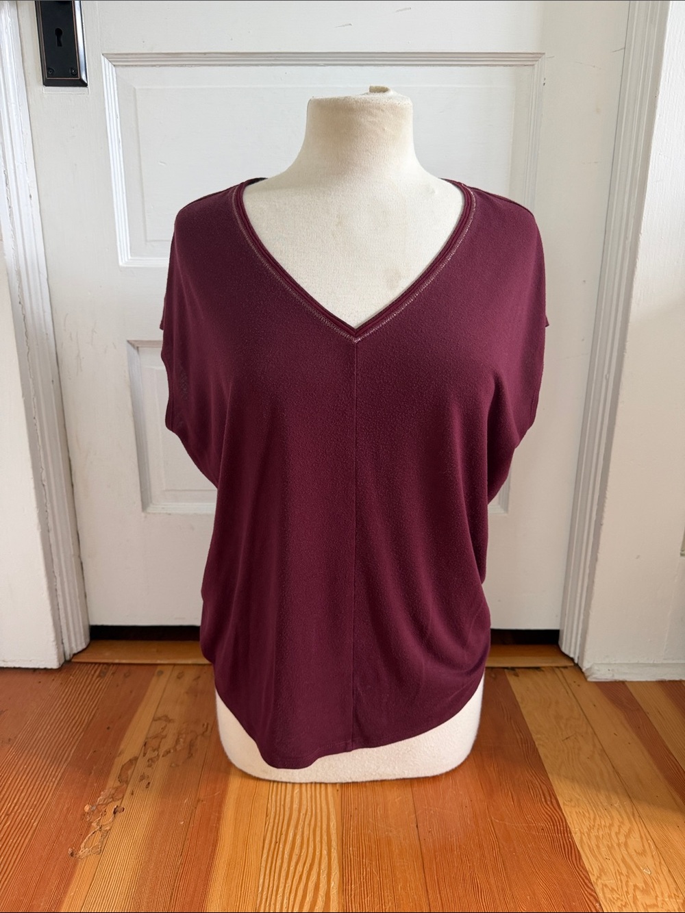 White House Black Market V Neck Tee Shirt Medium